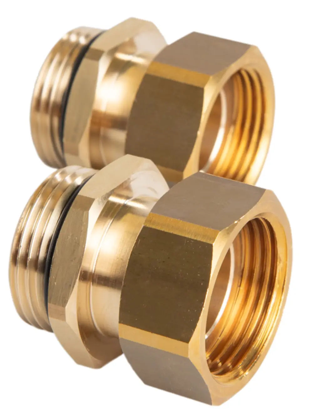 Nahaufnahme von zwei goldenen Oventrop Doppelverschraubungen für Wärmezähleranschlusssets, G 1 AG x G 1 ÜM, 1699085.